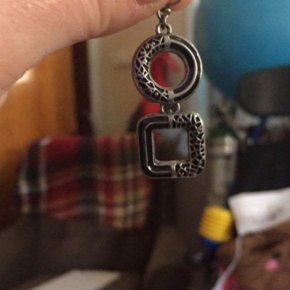 Earrings - Picture 5 of 7